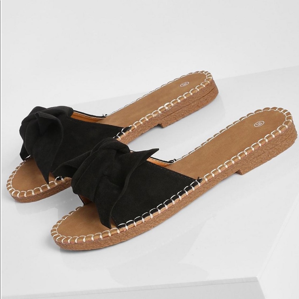 Black bow sandals